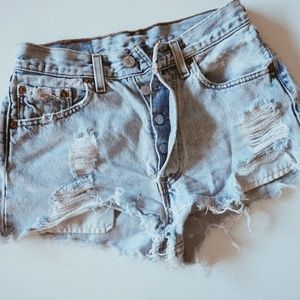 Levi's highwasted shorts